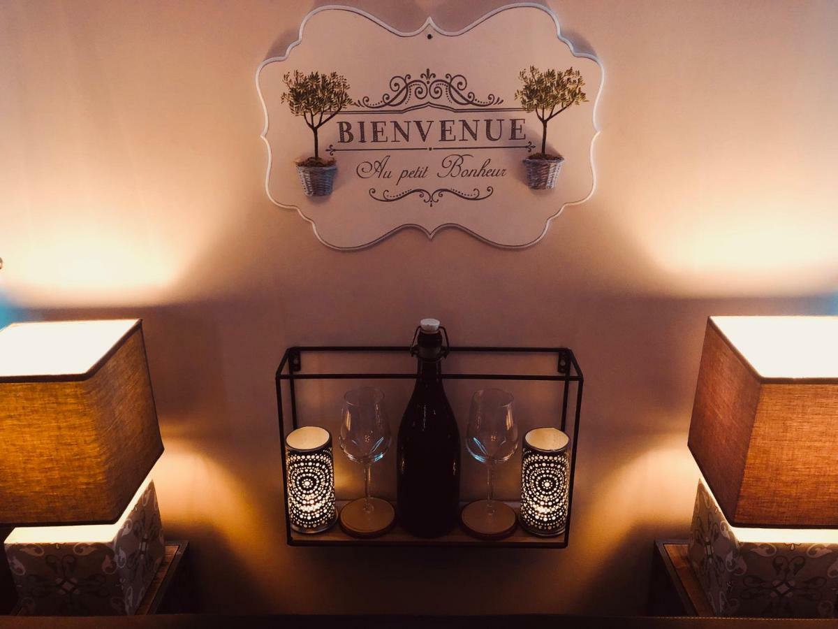Bienvenue Au Petit Bonheur Apartment Honfleur Exterior photo
